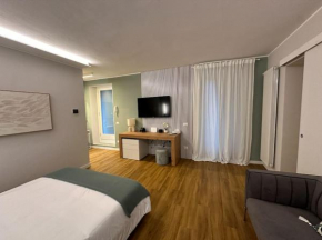 The Captain's Apartments ZEPHYR- CITY CENTER Leonardo Academy Sesto Calende